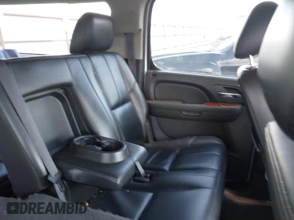 ✅ 2011 GMC Yukon XL • VIN: 1GKS2LE3XBR211183 • Lot: 42962222. Wystawiony na IAAI z przebiegiem 238 366 mil. Bezpłatny archiwum sprzedaży aukcyjnych z USA i szczegółowy raport historii pojazdu na DreamBid. Zdjęcie 8.