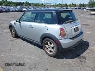 2009 MINI Hardtop with VIN WMWMF335X9TU71767, listed as a IAAI auction lot 42696886 with 105,408 mi miles and . Bid and sale history available at DreamBid. Image 3.