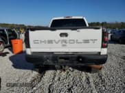 ✅ 2006 Chevrolet Silverado 2500HD Work Truck • VIN: 1GCHC23U86F252766 • Lot: 43647845. Wystawiony na Copart z przebiegiem 307 488 mil. Bezpłatny archiwum sprzedaży aukcyjnych z USA i szczegółowy raport historii pojazdu na DreamBid. Zdjęcie 6.