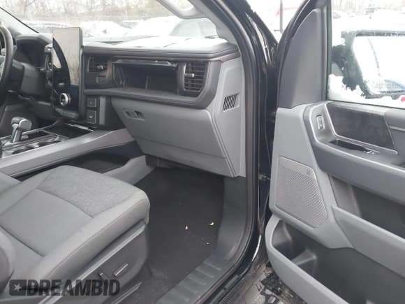 ✅ 2024 Ford F-150 Lightning Flash • VIN: 1FT6W3L75RWG19013 • Lot: 43724165. Wystawiony na IAAI z przebiegiem 10 160 mil. Bezpłatny archiwum sprzedaży aukcyjnych z USA i szczegółowy raport historii pojazdu na DreamBid. Zdjęcie 5.