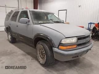 ✅ 2000 Chevrolet Blazer LT • VIN: 1GNDT13W2Y2338828 • Lot: 41182896. Wystawiony na IAAI z przebiegiem 259 381 mil. Bezpłatny archiwum sprzedaży aukcyjnych z USA i szczegółowy raport historii pojazdu na DreamBid. Zdjęcie 1.