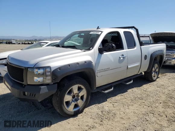 ✅ 2011 Chevrolet Silverado 1500 LT • VIN: 1GCRCSE00BZ306861 • Lot: 61532834. Listed on Copart with 347,658 mi. Free auction sales archive from the USA and detailed vehicle history report at DreamBid. Image 1.