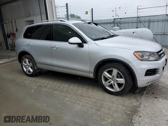 ✅ 2013 Volkswagen Touareg Exec • VIN: WVGEF9BP6DD002820 • Lot: 59322775. Listed on Copart with Not provided. Free auction sales archive from the USA and detailed vehicle history report at DreamBid. Image 4.