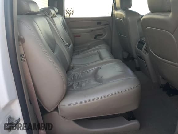 ✅ 2006 Chevrolet Silverado 2500HD LT3 • VIN: 1GCHK23D56F156919 • Lot: 84831324. Wystawiony na Copart z przebiegiem Nie podano. Bezpłatny archiwum sprzedaży aukcyjnych z USA i szczegółowy raport historii pojazdu na DreamBid. Zdjęcie 10.