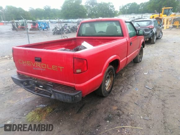✅ 1998 Chevrolet S-10 • VIN: 1GCCS14X7WK207793 • Lot: 42082374. Wystawiony na IAAI z przebiegiem 163 949 mil. Bezpłatny archiwum sprzedaży aukcyjnych z USA i szczegółowy raport historii pojazdu na DreamBid. Zdjęcie 4.