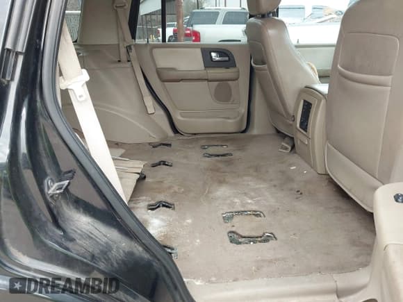 ✅ 2005 Ford Expedition Limited • VIN: 1FMFU19515LA60065 • Lot: 41447029. Wystawiony na IAAI z przebiegiem 232 953 mil. Bezpłatny archiwum sprzedaży aukcyjnych z USA i szczegółowy raport historii pojazdu na DreamBid. Zdjęcie 8.