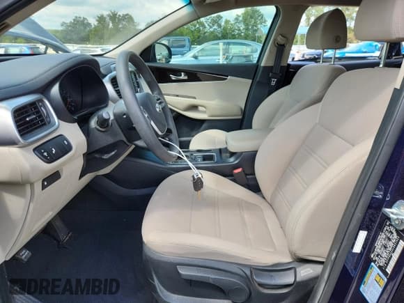 ✅ 2020 Kia Sorento LX • VIN: 5XYPG4A3XLG631623 • Лот: 80144255. Опубликован ранее на Copart с пробегом 53 957 миль. Бесплатный доступ к архиву аукционных продаж из США и подробный отчёт об истории автомобиля на DreamBid. Изображение 7.