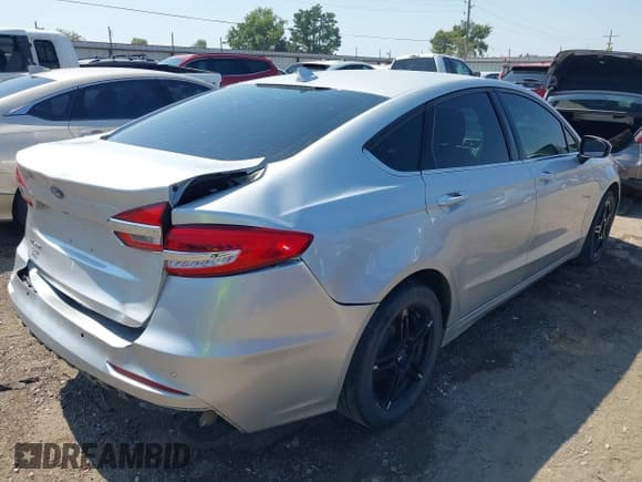✅ 2019 Ford Fusion SE • VIN: 3FA6P0LU8KR242435 • Lot: 43141638. Listed on IAAI with 108,229 mi. Free auction sales archive from the USA and detailed vehicle history report at DreamBid. Image 4.