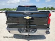 ✅ 2024 Chevrolet Silverado 1500 LTZ • VIN: 2GCPAEED9R1212742 • Lot: 57654485. Wystawiony na Copart z przebiegiem 11 844 mil. Bezpłatny archiwum sprzedaży aukcyjnych z USA i szczegółowy raport historii pojazdu na DreamBid. Zdjęcie 6.