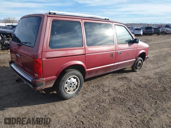 ✅ 1987 Dodge Caravan • VIN: 2B4FK5135HR236815 • Lot: 43882650. Listed on IAAI with 172,707 mi. Free auction sales archive from the USA and detailed vehicle history report at DreamBid. Image 4.