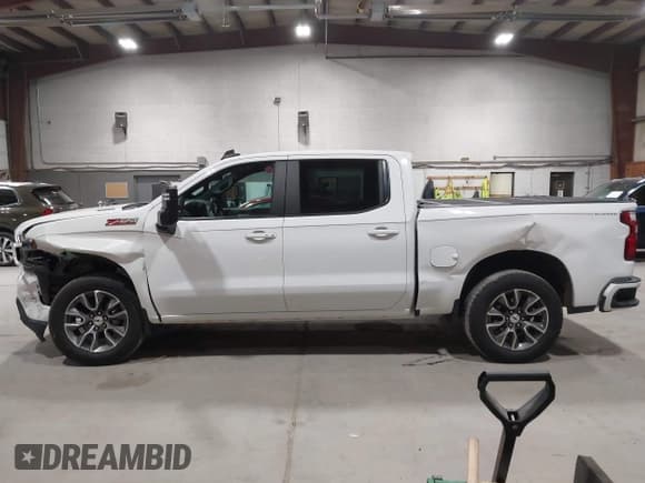 ✅ 2020 Chevrolet Silverado 1500 RST • VIN: 3GCUYEET8LG156183 • Lot: 43268823. Wystawiony na IAAI z przebiegiem 95 160 mil. Bezpłatny archiwum sprzedaży aukcyjnych z USA i szczegółowy raport historii pojazdu na DreamBid. Zdjęcie 15.