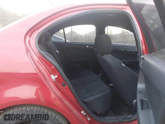 ✅ 2014 Mitsubishi Lancer GT • VIN: JA32U8FW4EU015915 • Lot: 43711470. Wystawiony na IAAI z przebiegiem 134 533 mil. Bezpłatny archiwum sprzedaży aukcyjnych z USA i szczegółowy raport historii pojazdu na DreamBid. Zdjęcie 8.