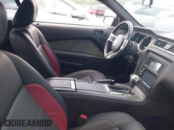 ✅ 2010 Ford Mustang V6 • VIN: 1ZVBP8EN4A5175330 • Лот: 42191750. Опубликован ранее на IAAI с пробегом 111 339 миль. Бесплатный доступ к архиву аукционных продаж из США и подробный отчёт об истории автомобиля на DreamBid. Изображение 5.