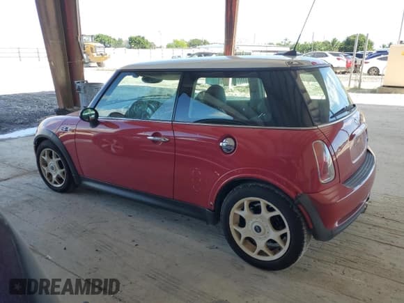 ✅ 2006 MINI Hardtop S • VIN: WMWRE335X6TJ34052 • Lot: 82626565. Listed on Copart with 96,761 mi. Free auction sales archive from the USA and detailed vehicle history report at DreamBid. Image 2.