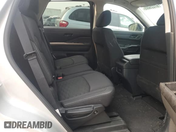 ✅ 2024 Nissan Pathfinder S • VIN: 5N1DR3AC2RC292792 • Lot: 67225005. Wystawiony na Copart z przebiegiem 10 449 mil. Bezpłatny archiwum sprzedaży aukcyjnych z USA i szczegółowy raport historii pojazdu na DreamBid. Zdjęcie 11.