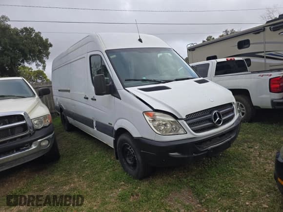 ✅ 2011 Mercedes-Benz Sprinter Cargo • VIN: WD3PE8CB7B5559847 • Lot: 44624965. Wystawiony na Copart z przebiegiem 368 370 mil. Bezpłatny archiwum sprzedaży aukcyjnych z USA i szczegółowy raport historii pojazdu na DreamBid. Zdjęcie 2.
