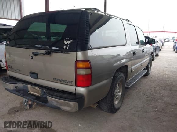 ✅ 2000 Chevrolet Suburban LS • VIN: 3GNFK16T8YG143773 • Лот: 41476329. Опубликован ранее на IAAI с пробегом 214 158 миль. Бесплатный доступ к архиву аукционных продаж из США и подробный отчёт об истории автомобиля на DreamBid. Изображение 4.