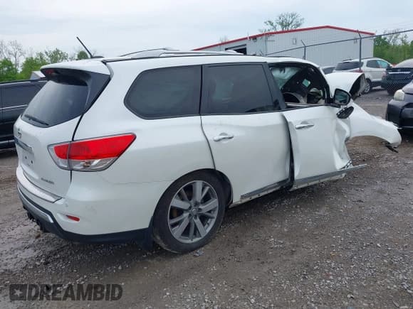 ✅ 2015 Nissan Pathfinder SV • VIN: 5N1AR2MN5FC711062 • Lot: 42173213. Listed on IAAI with 101,161 mi. Free auction sales archive from the USA and detailed vehicle history report at DreamBid. Image 4.