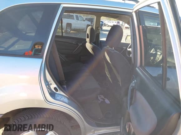 ✅ 2005 Toyota RAV4 • VIN: JTEHD20V556033235 • Lot: 43474253. Listed on IAAI with 163,385 mi. Free auction sales archive from the USA and detailed vehicle history report at DreamBid. Image 8.