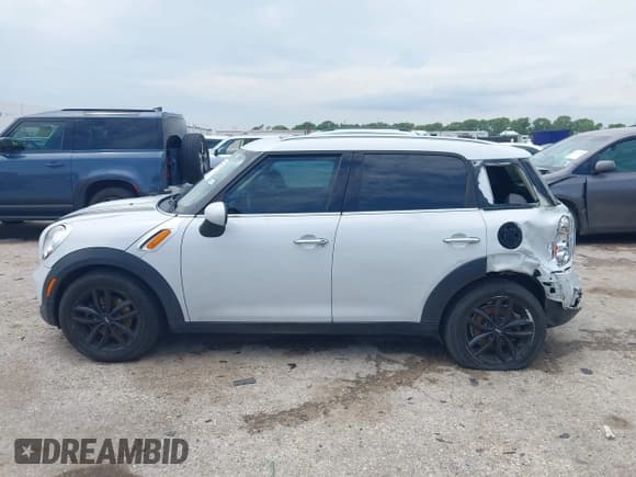 ✅ 2014 MINI Countryman • VIN: WMWZB3C55EWR37874 • Лот: 43033727. Опубликован ранее на IAAI с пробегом 118 961 миль. Бесплатный доступ к архиву аукционных продаж из США и подробный отчёт об истории автомобиля на DreamBid. Изображение 14.