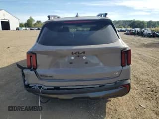 ✅ 2025 Kia Sorento X-Line EX • VIN: 5XYRHDJF0SG402513 • Лот: 84965075. Опубликован ранее на Copart с пробегом 14 374 миль. Бесплатный доступ к архиву аукционных продаж из США и подробный отчёт об истории автомобиля на DreamBid. Изображение 6.