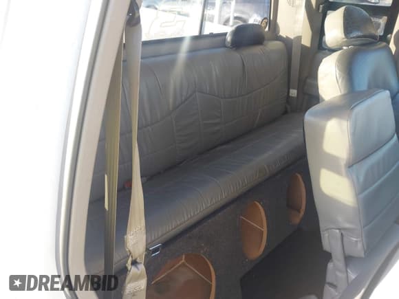 ✅ 1997 Chevrolet Silverado 1500 • VIN: 2GBEC19R2V1116045 • Lot: 43708087. Wystawiony na IAAI z przebiegiem 176 084 mil. Bezpłatny archiwum sprzedaży aukcyjnych z USA i szczegółowy raport historii pojazdu na DreamBid. Zdjęcie 8.