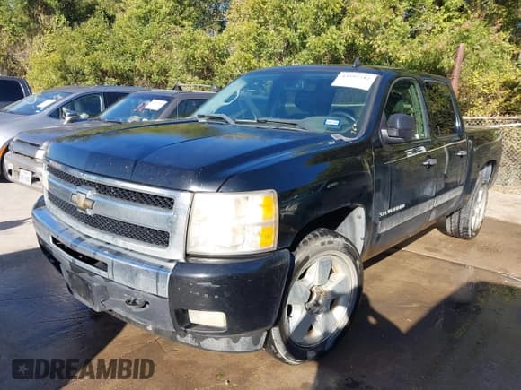 ✅ 2010 Chevrolet Silverado 1500 LT • VIN: 3GCRCSE02AG225245 • Lot: 43597712. Wystawiony na IAAI z przebiegiem 283 273 mil. Bezpłatny archiwum sprzedaży aukcyjnych z USA i szczegółowy raport historii pojazdu na DreamBid. Zdjęcie 2.