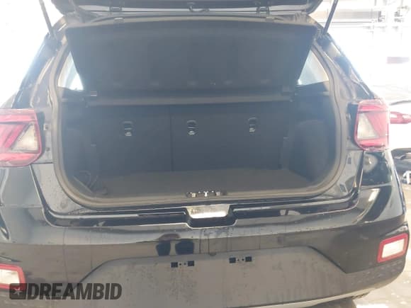 ✅ 2024 Hyundai Venue Limited • VIN: KMHRC8A39RU299012 • Lot: 40918628. Listed on IAAI with 7,955 mi. Free auction sales archive from the USA and detailed vehicle history report at DreamBid. Image 17.