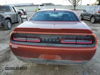 ✅ 2022 Dodge Challenger R/T • VIN: 2C3CDZBT6NH113049 • Lot: 67957622. Wystawiony na Copart z przebiegiem 4 131 mil. Bezpłatny archiwum sprzedaży aukcyjnych z USA i szczegółowy raport historii pojazdu na DreamBid. Zdjęcie 6.