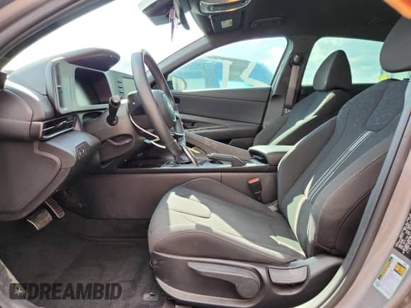 2025 Hyundai Elantra SEL Sport с VIN KMHLM4DGXSU925800, выставлен на аукционе Copart как лот 71099175 с пробегом 4 533 миль миль и Списание • Salvage title. История ставок и продаж доступна на DreamBid. Изображение 14.