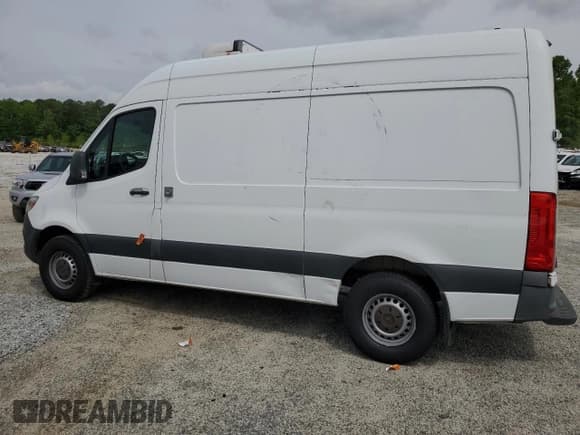 ✅ 2019 Mercedes-Benz Sprinter Cargo • VIN: WD3PF0CD8KT006426 • Lot: 57263295. Listed on Copart with 253,212 mi. Free auction sales archive from the USA and detailed vehicle history report at DreamBid. Image 2.