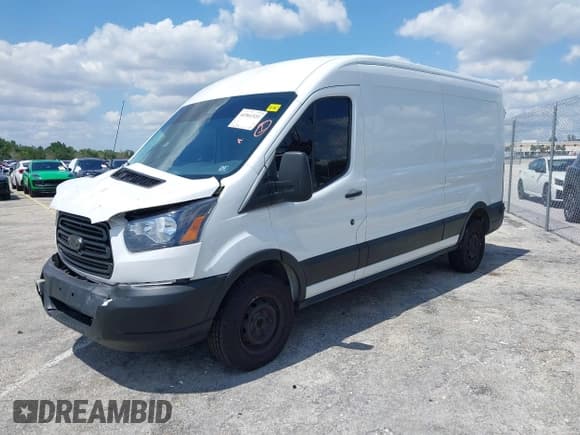 ✅ 2019 Ford Transit • VIN: 1FTBW2CM0KKB59593 • Lot: 41961520. Wystawiony na IAAI z przebiegiem 136 094 mil. Bezpłatny archiwum sprzedaży aukcyjnych z USA i szczegółowy raport historii pojazdu na DreamBid. Zdjęcie 2.