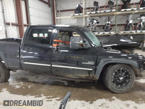 ✅ 2006 Chevrolet Silverado 2500HD LT1 • VIN: 1GCHK23DX6F210487 • Lot: 40915744. Listed on IAAI with Not provided. Free auction sales archive from the USA and detailed vehicle history report at DreamBid. Image 13.