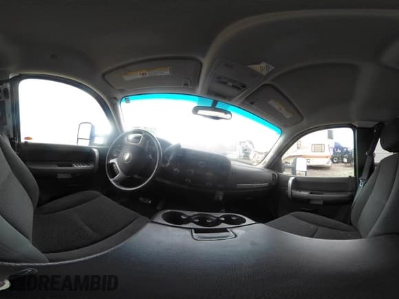 ✅ 2008 Chevrolet Silverado 2500HD 1LT • VIN: 1GCHK29K98E154928 • Lot: 41439766. Wystawiony na IAAI z przebiegiem Nie podano. Bezpłatny archiwum sprzedaży aukcyjnych z USA i szczegółowy raport historii pojazdu na DreamBid. Zdjęcie 18.