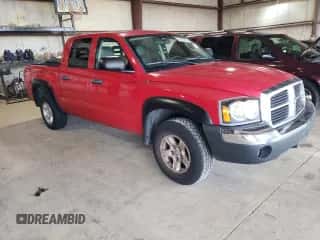 2005 Dodge Dakota SLT с VIN 1D7HE48K95S293853, выставлен на аукционе Copart как лот 69125054 с пробегом 162 554 миль миль и Списание • Salvage title. История ставок и продаж доступна на DreamBid. Изображение 4.