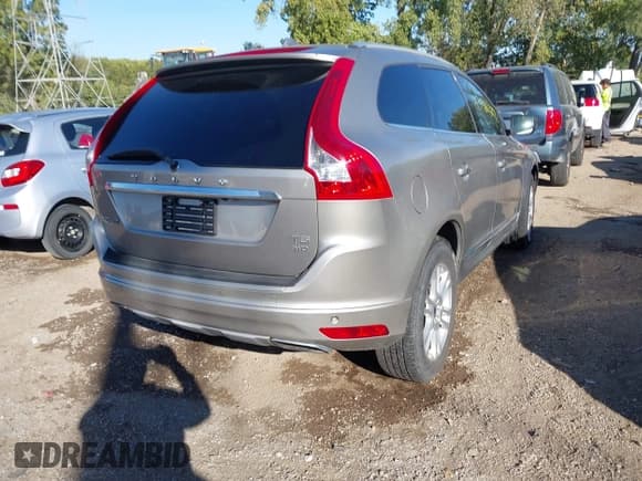 ✅ 2016 Volvo XC60 T5 Premier • VIN: YV4612RK5G2854730 • Lot: 43386587. Wystawiony na IAAI z przebiegiem 89 237 mil. Bezpłatny archiwum sprzedaży aukcyjnych z USA i szczegółowy raport historii pojazdu na DreamBid. Zdjęcie 4.