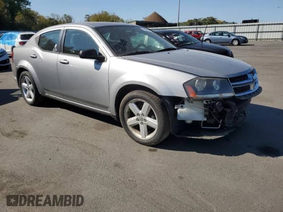 2013 Dodge Avenger SE z VIN 1C3CDZAB4DN680312, wystawiony jako Copart lot #74890914 z przebiegiem 149 418 mil mil oraz Szkoda całkowita • Salvage title. Historia ofert i sprzedaży dostępna na DreamBid. Obrazek 4.
