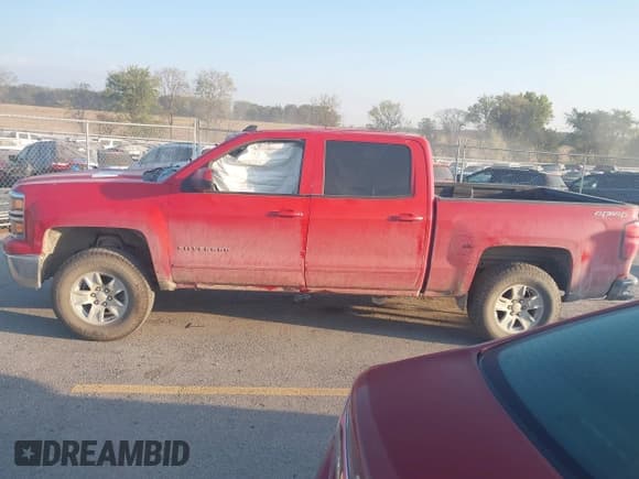 ✅ 2015 Chevrolet Silverado 1500 LT • VIN: 3GCUKREC2FG102035 • Lot: 43364737. Wystawiony na IAAI z przebiegiem 190 804 mil. Bezpłatny archiwum sprzedaży aukcyjnych z USA i szczegółowy raport historii pojazdu na DreamBid. Zdjęcie 14.