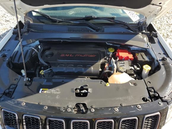 ✅ 2019 Jeep Compass Trailhawk • VIN: 3C4NJDDB0KT702783 • Lot: 85302035. Wystawiony na Copart z przebiegiem 83 904 mil. Bezpłatny archiwum sprzedaży aukcyjnych z USA i szczegółowy raport historii pojazdu na DreamBid. Zdjęcie 12.