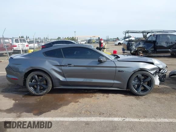 ✅ 2022 Ford Mustang GT • VIN: 1FA6P8CF2N5131421 • Lot: 42047492. Listed on IAAI with 21,376 mi. Free auction sales archive from the USA and detailed vehicle history report at DreamBid. Image 14.