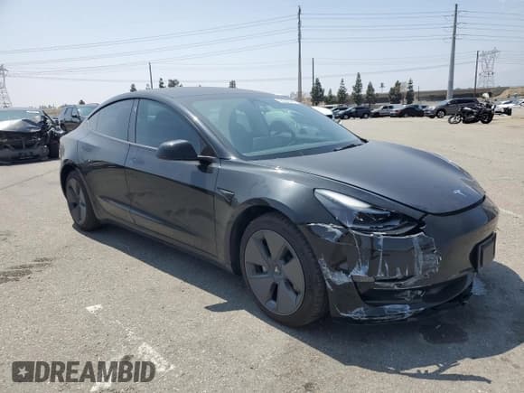 ✅ 2022 Tesla Model 3 Long Range • VIN: 5YJ3E1EBXNF333183 • Lot: 55330045. Wystawiony na Copart z przebiegiem 25 888 mil. Bezpłatny archiwum sprzedaży aukcyjnych z USA i szczegółowy raport historii pojazdu na DreamBid. Zdjęcie 4.