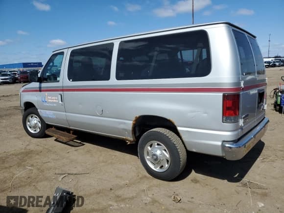 ✅ 2010 Ford Econoline Passenger XL • VIN: 1FBNE3BL9ADA86083 • Lot: 52275585. Listed on Copart with 253,135 mi. Free auction sales archive from the USA and detailed vehicle history report at DreamBid. Image 2.