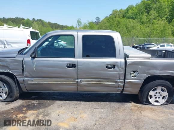 2007 Chevrolet Silverado 1500 LT1 z VIN 2GCEC13Z271162112, wystawiony jako IAAI lot #42003402 z przebiegiem 343 076 mil mil oraz . Historia ofert i sprzedaży dostępna na DreamBid. Obrazek 14.