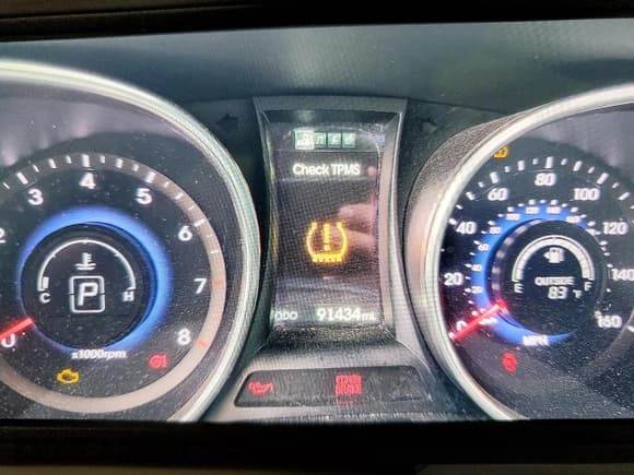 ✅ 2015 Hyundai Santa Fe • VIN: 5XYZW4LA2FG268889 • Lot: 49272684. Wystawiony na Copart z przebiegiem 91 434 mil. Bezpłatny archiwum sprzedaży aukcyjnych z USA i szczegółowy raport historii pojazdu na DreamBid. Zdjęcie 9.