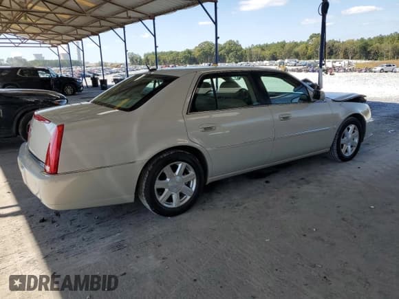 ✅ 2007 Cadillac DTS Luxury I • VIN: 1G6KD57Y67U200411 • Lot: 85261215. Listed on Copart with 31,822 mi. Free auction sales archive from the USA and detailed vehicle history report at DreamBid. Image 3.