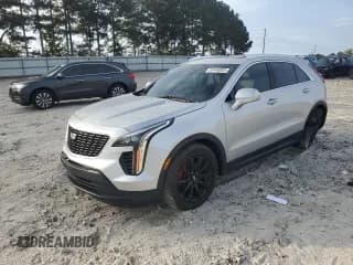 ✅ 2019 Cadillac XT4 FWD Luxury • VIN: 1GYAZAR41KF229190 • Лот: 81440085. Опубликован ранее на Copart с пробегом 120 337 миль. Бесплатный доступ к архиву аукционных продаж из США и подробный отчёт об истории автомобиля на DreamBid. Изображение 1.