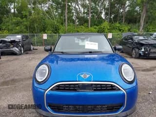 ✅ 2025 MINI Convertible • VIN: WMW13GX05S2W94389 • Lot: 43241269. Listed on IAAI with 1,607 mi. Free auction sales archive from the USA and detailed vehicle history report at DreamBid. Image 6.