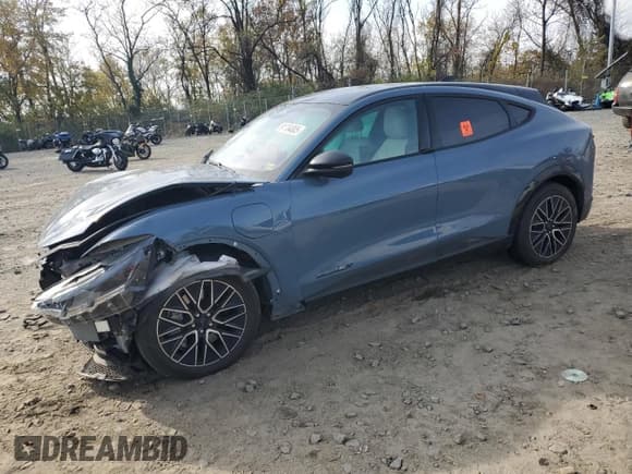 ✅ 2024 Ford Mustang Mach-E Premium • VIN: 3FMTK3SU8RMA30006 • Лот: 91764805. Опубликован ранее на Copart с пробегом 17 653 миль. Бесплатный доступ к архиву аукционных продаж из США и подробный отчёт об истории автомобиля на DreamBid. Изображение 1.