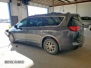 ✅ 2020 Chrysler Voyager LXi • VIN: 2C4RC1DG1LR172723 • Lot: 82142135. Wystawiony na Copart z przebiegiem 108 857 mil. Bezpłatny archiwum sprzedaży aukcyjnych z USA i szczegółowy raport historii pojazdu na DreamBid. Zdjęcie 2.