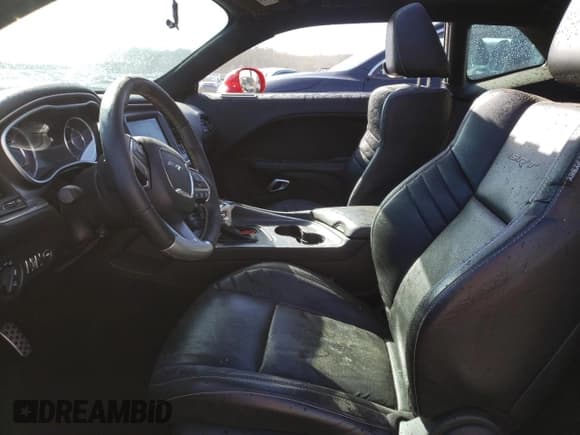 ✅ 2015 Dodge Challenger SRT 392 • VIN: 2C3CDZDJ3FH820820 • Lot: 42527113. Wystawiony na Copart z przebiegiem 77 092 mil. Bezpłatny archiwum sprzedaży aukcyjnych z USA i szczegółowy raport historii pojazdu na DreamBid. Zdjęcie 7.